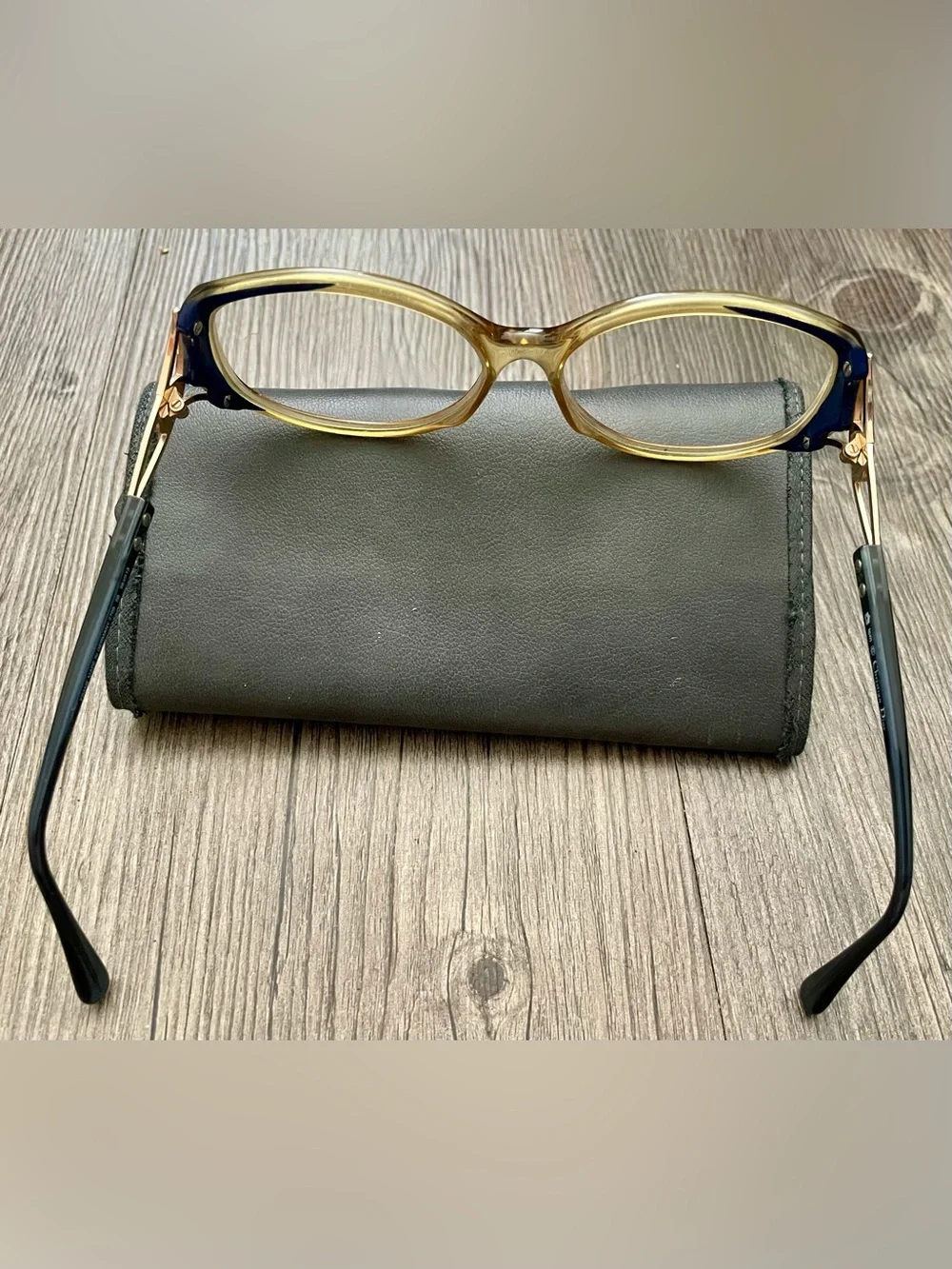 🍸 Vintage Christian Dior Women’s Translucent Round Glasses with Case🍸